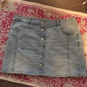 American Eagle Denim, great shape pre owned size 16 super cute mini skirt.